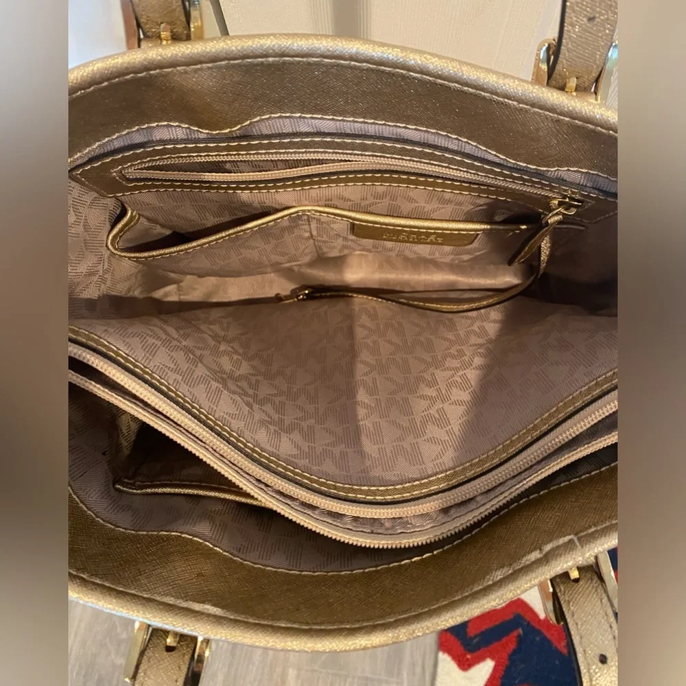 Michael Kors Elegant Gold Tote Bag Med